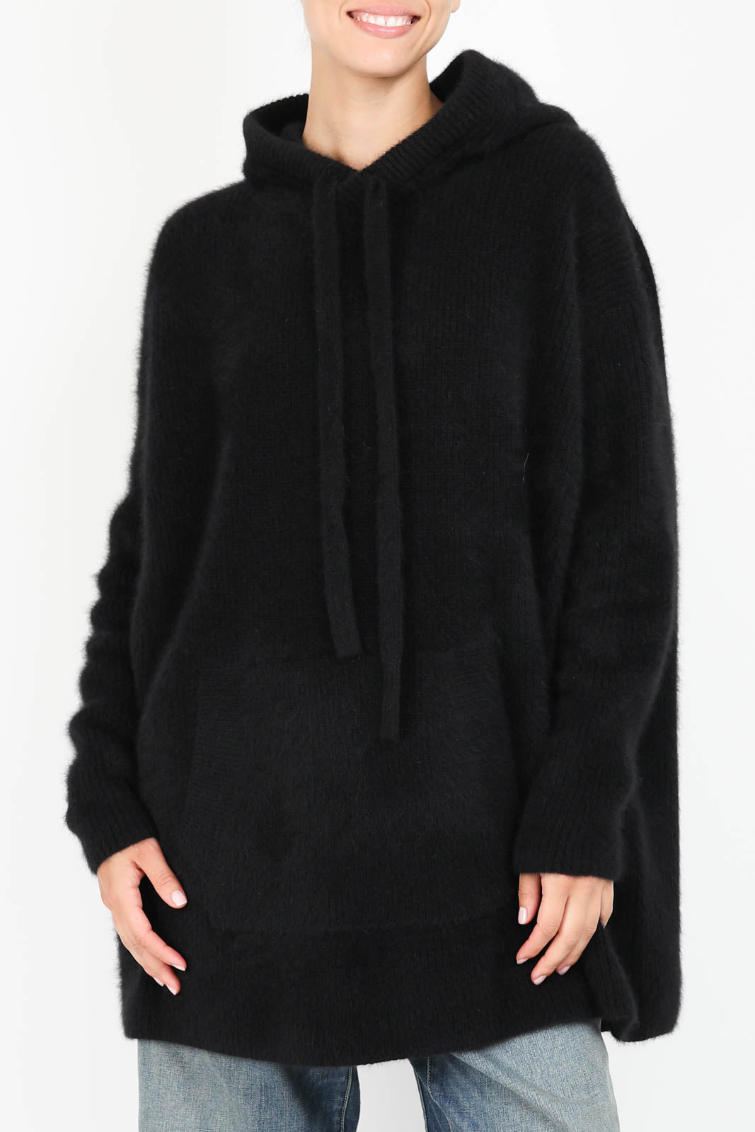 Hooded sweater in black