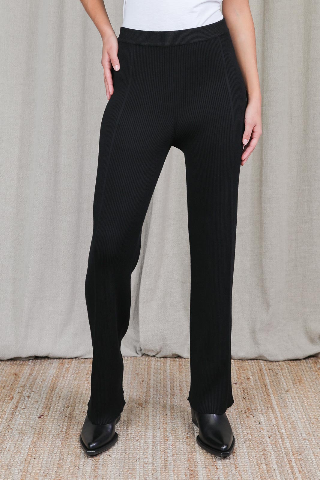 Zero knitted trousers in black