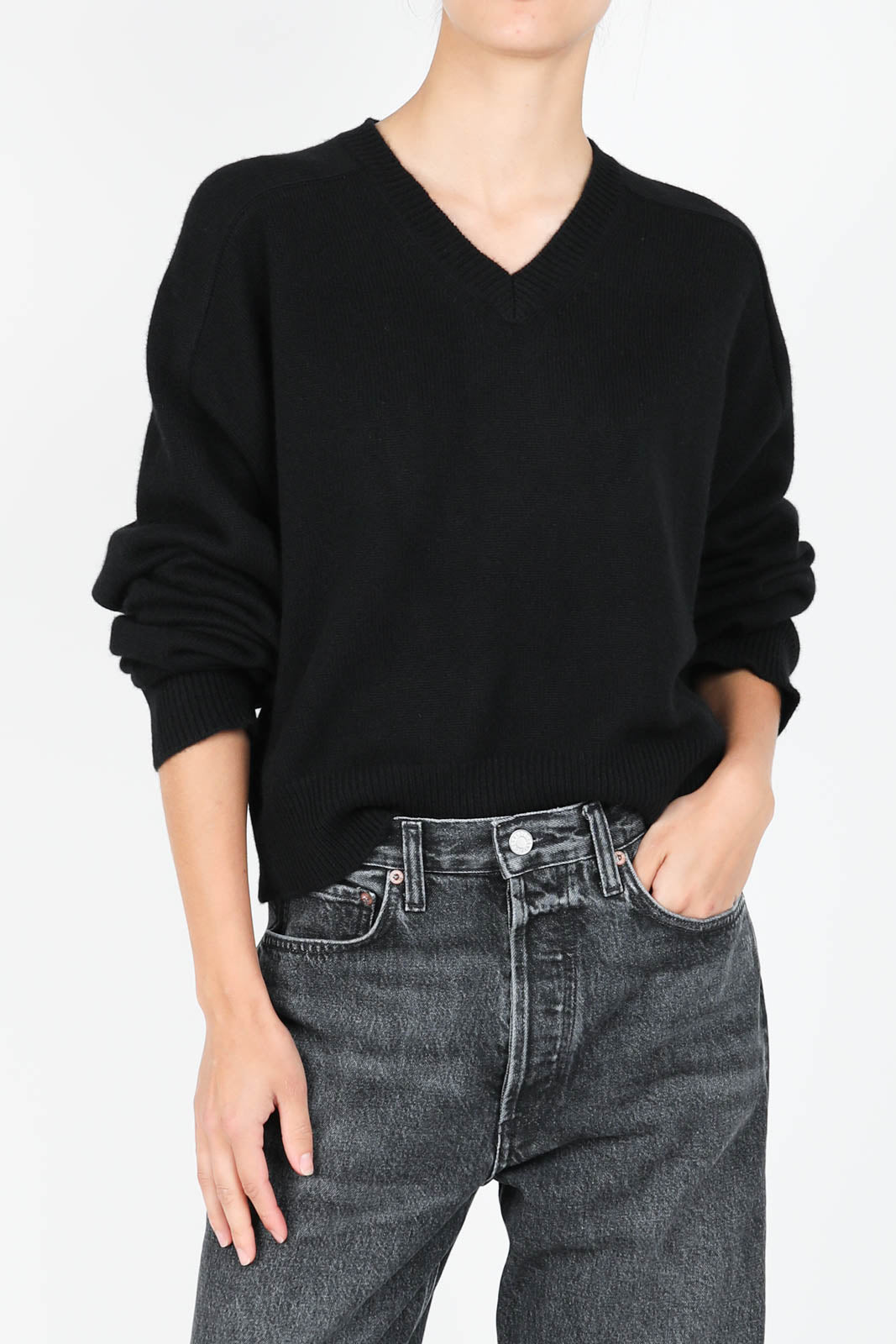 Anzor sweater in black