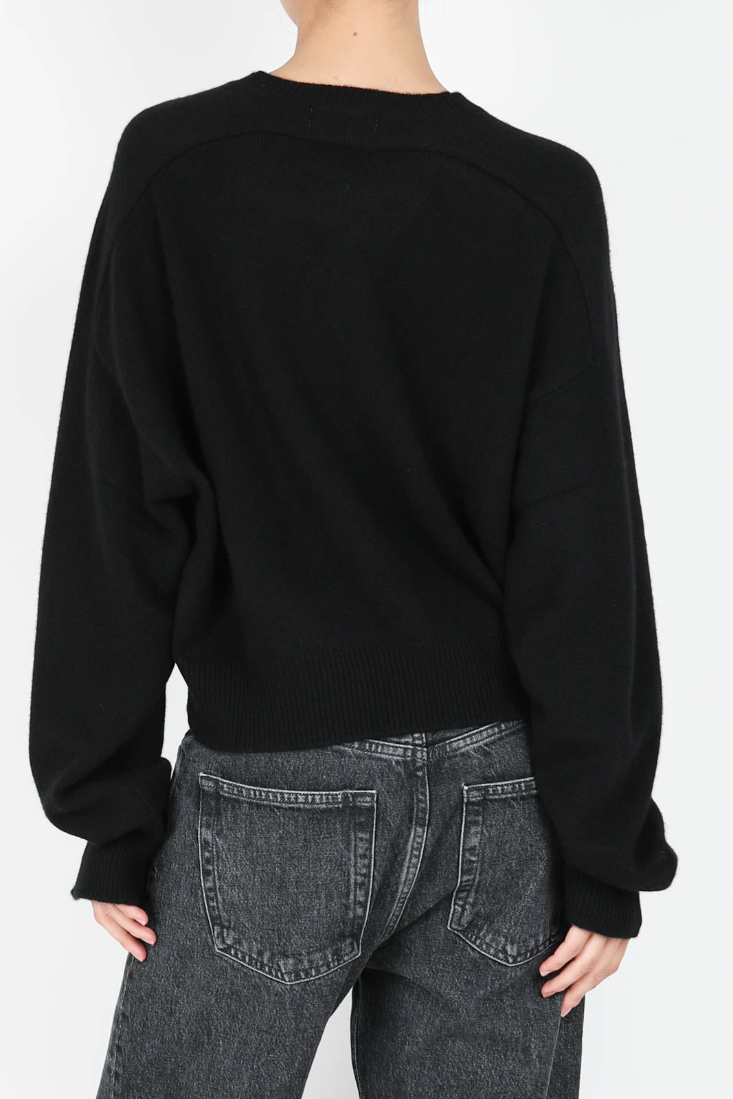 Anzor sweater in black