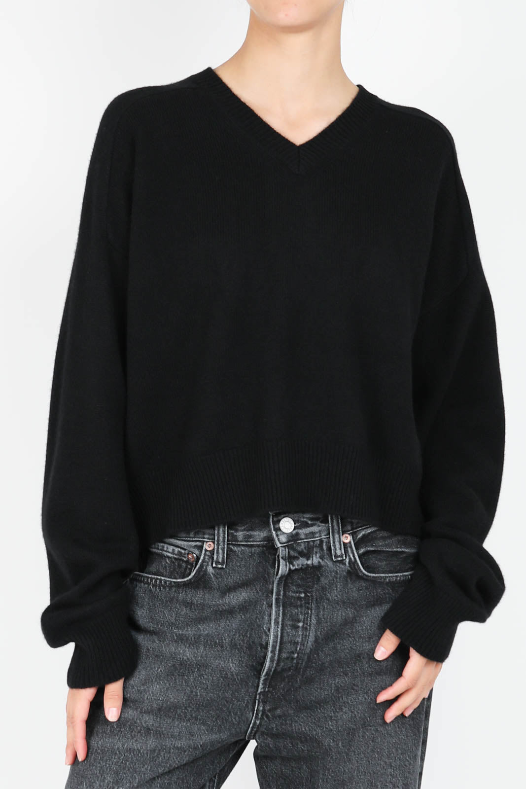 Anzor sweater in black