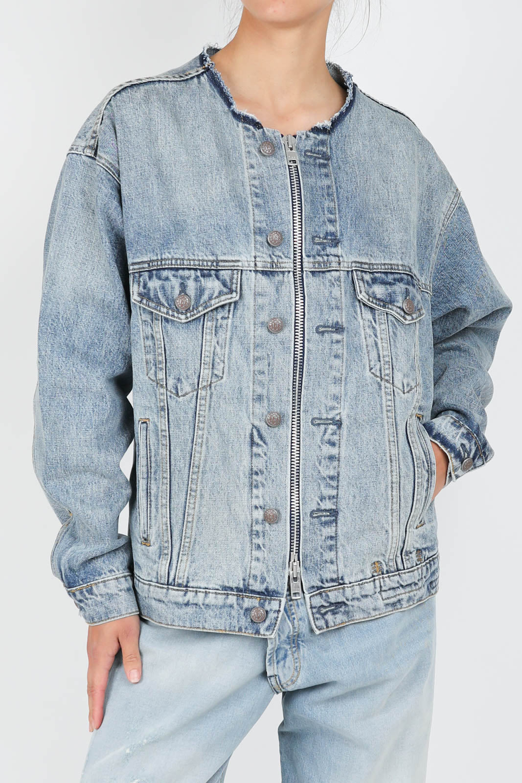 Trucker jacket in Caxton Blue