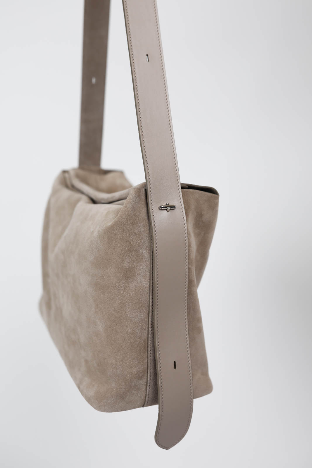 Bag Dee in suede in taupe