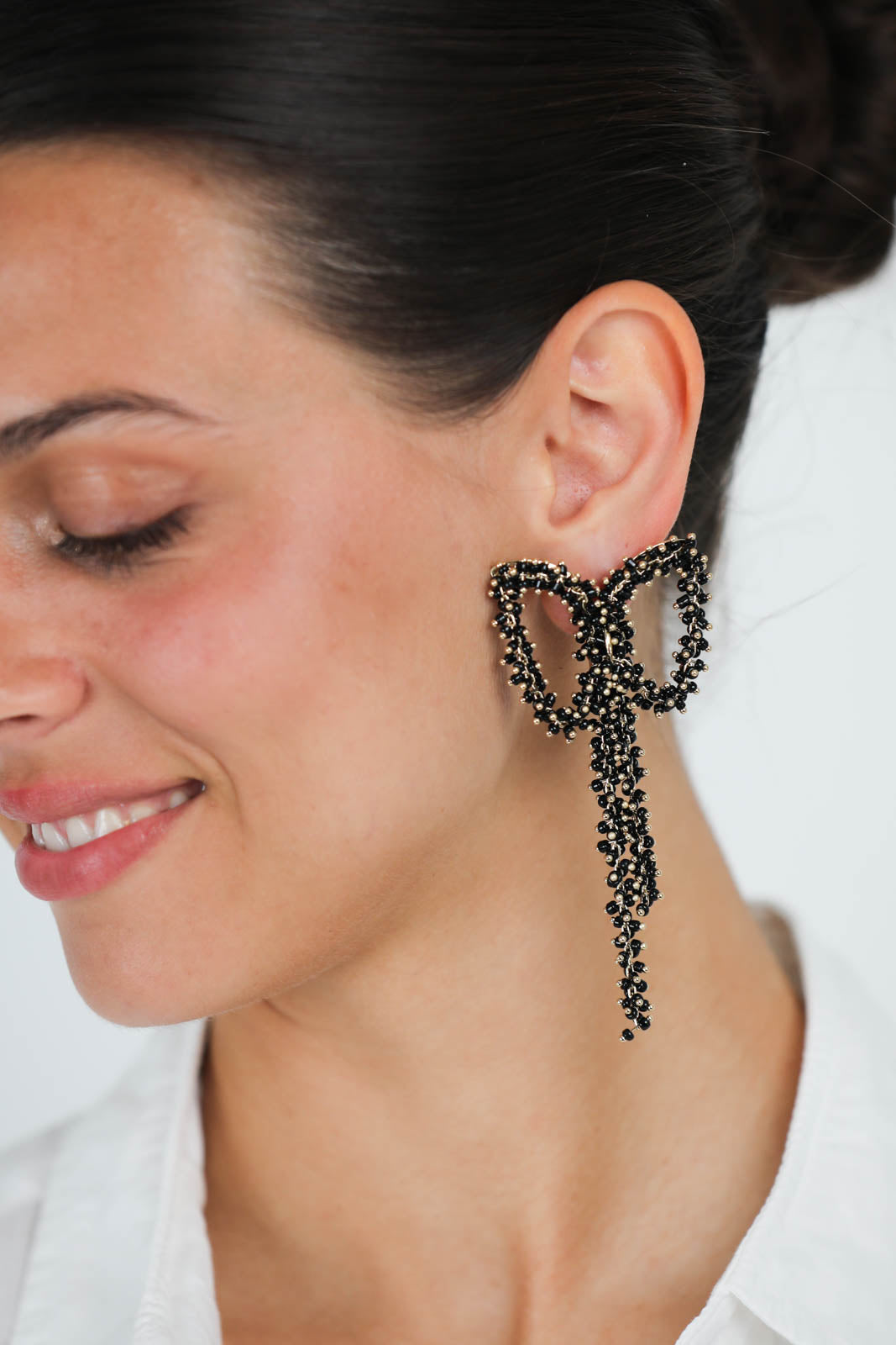 Bow earrings in black