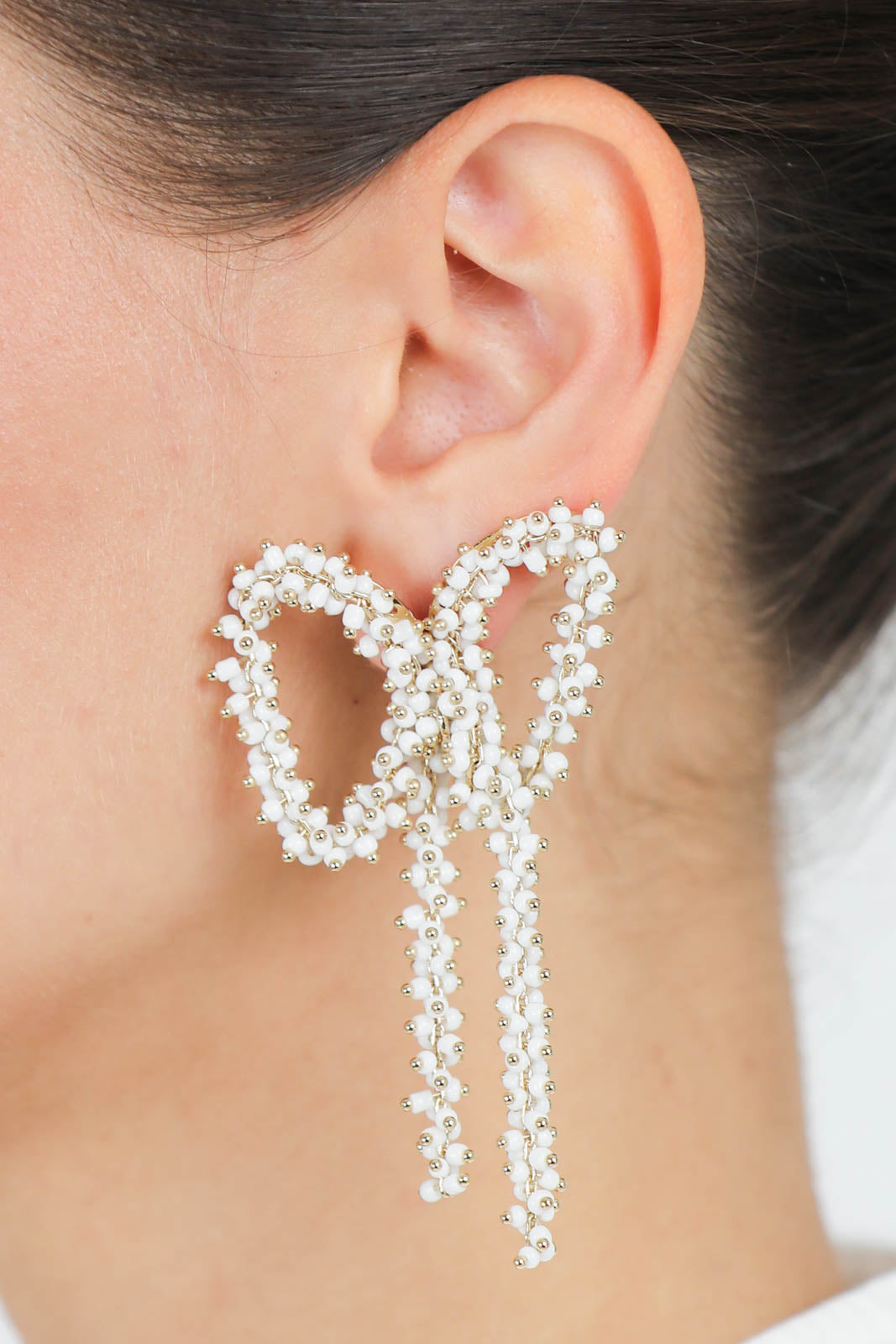 Bow earrings in white