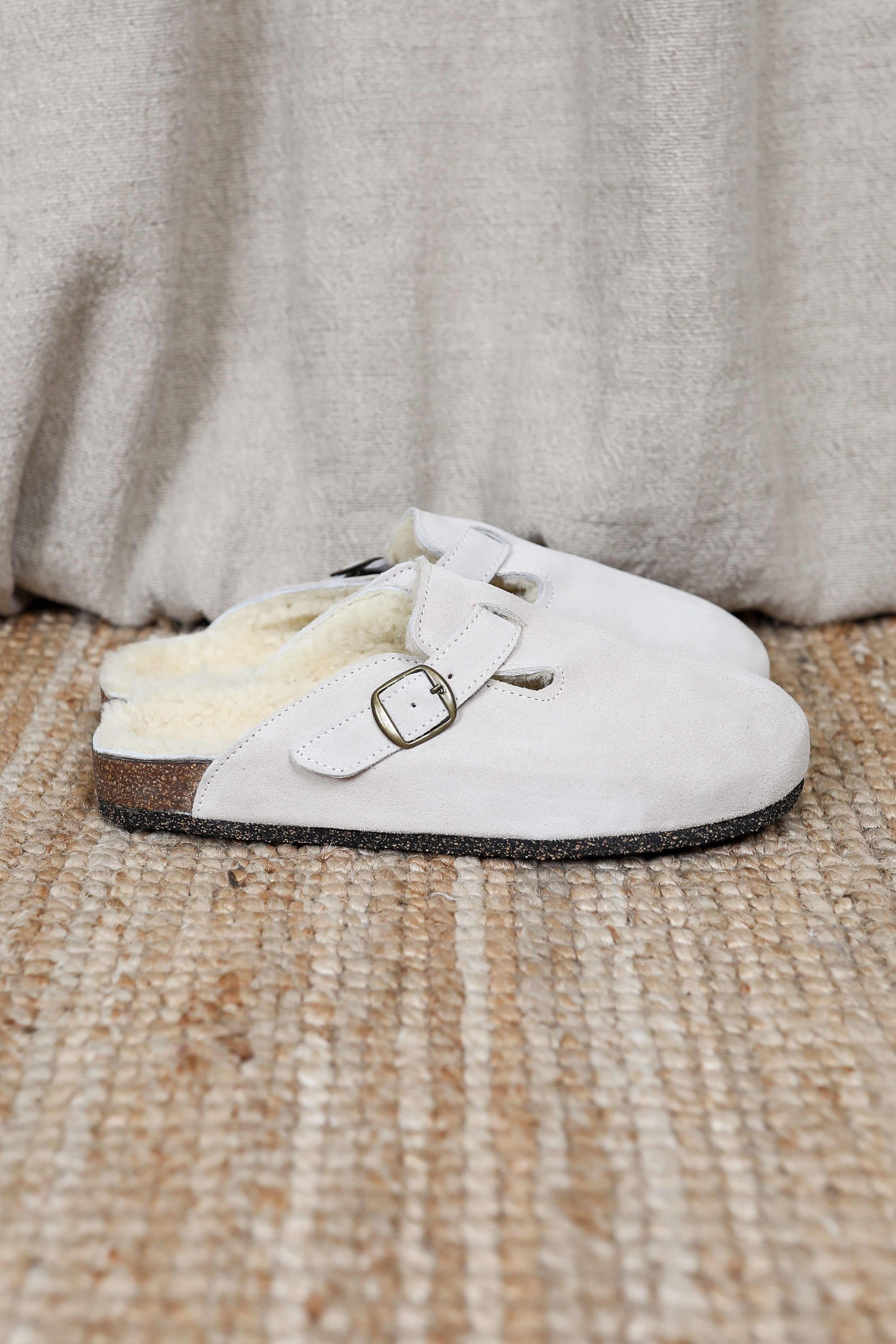 Sandals with fur in Blanc Casse