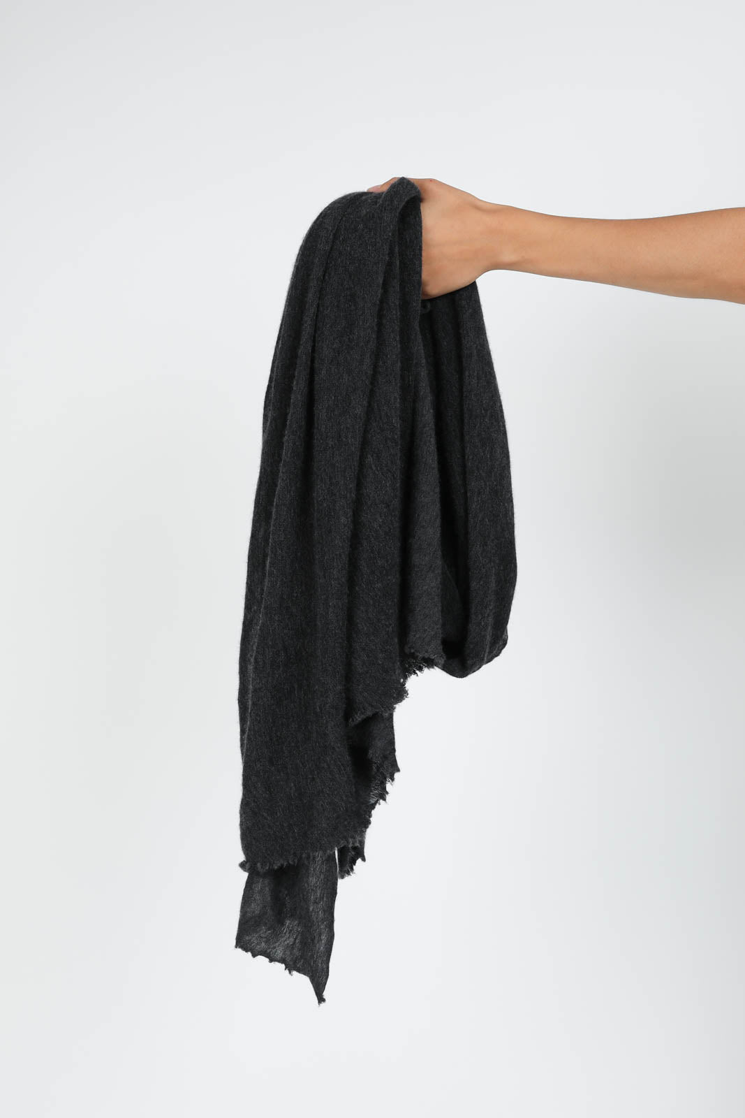 Scarf Zephyr in Anthracite