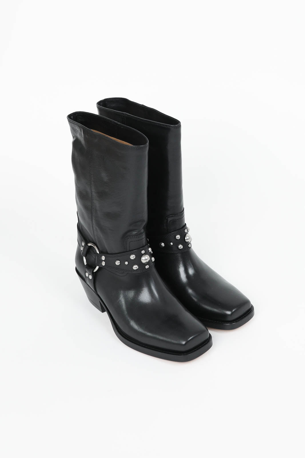 Antya boots in black