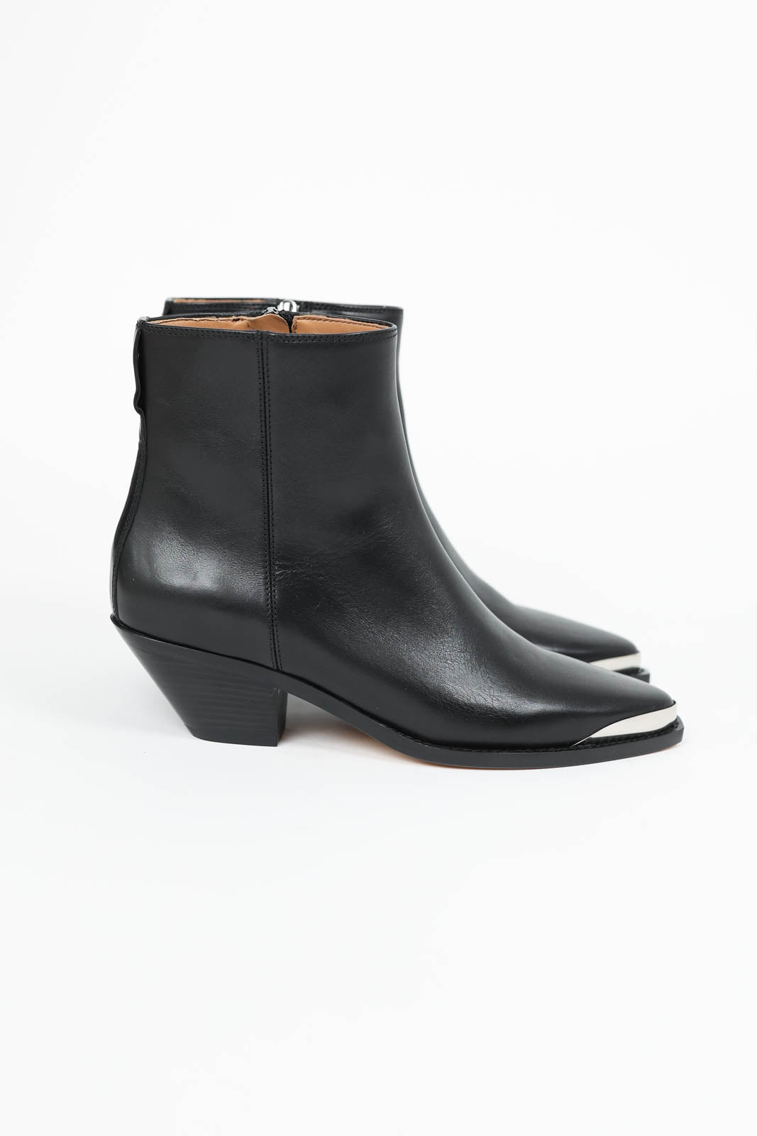 Adnae boots in black