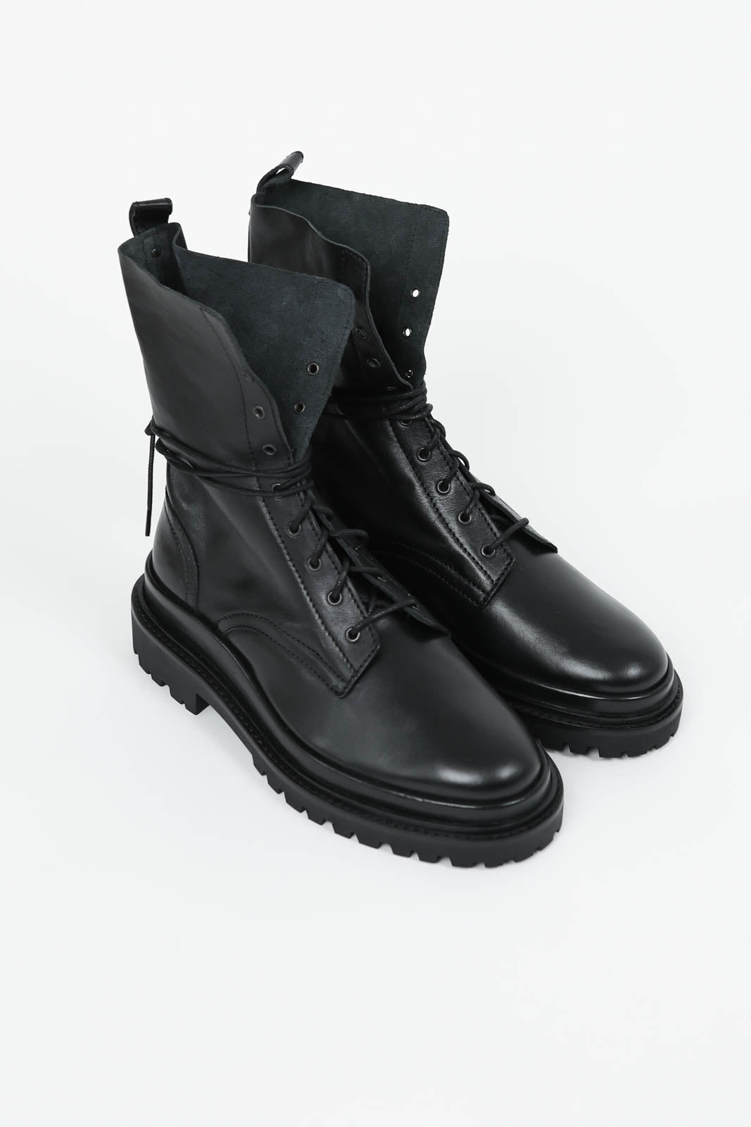 Ghiso boots in black