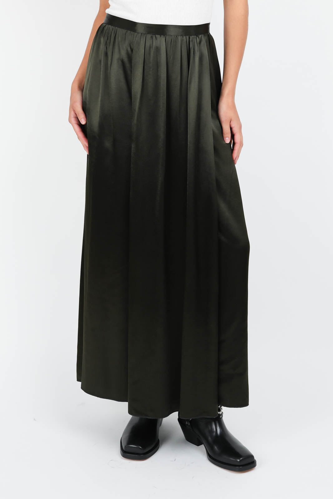 Skirt made from viscose in khaki