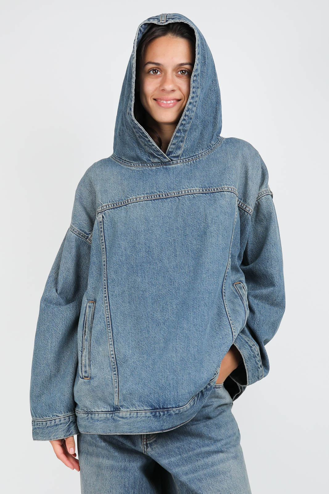 Olenir jacket/sweatshirt made from denim in Blue Tencel