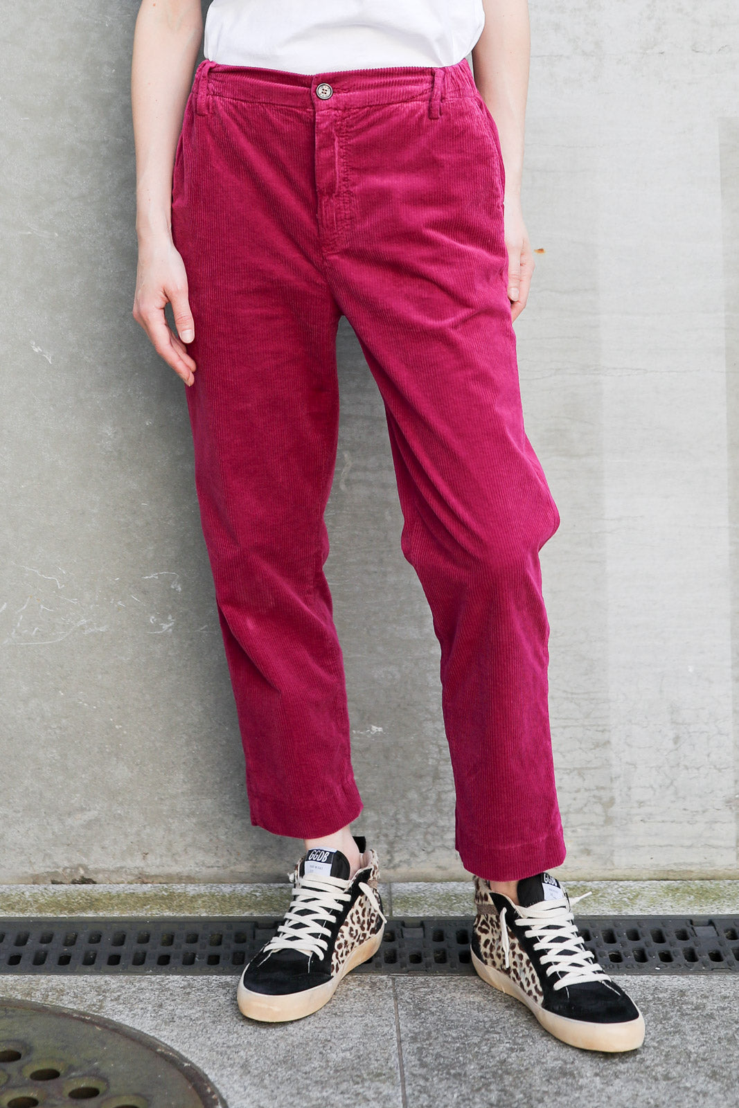 Clyde trousers in corduroy in Ruby