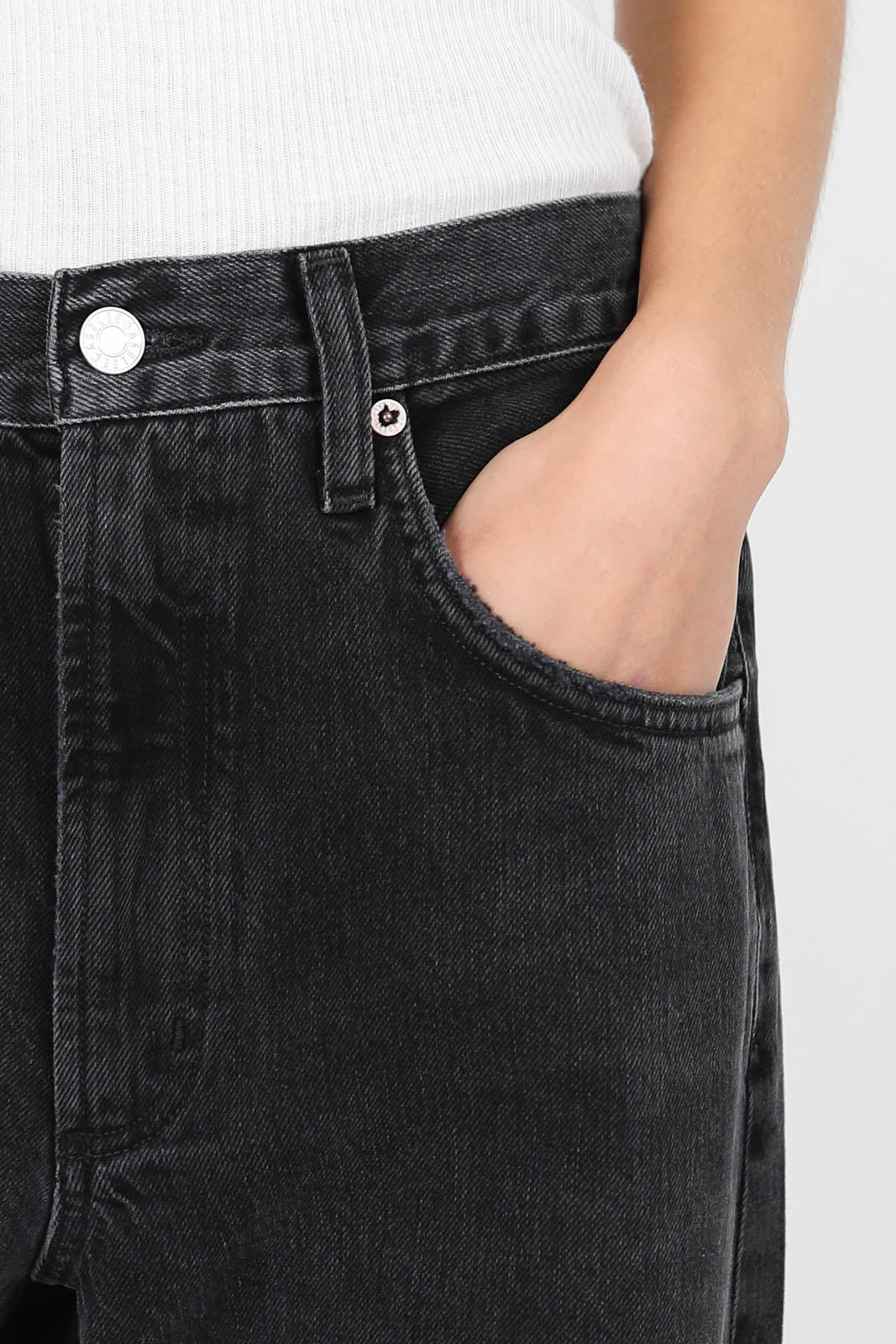 Jeans Low Curve in Black Tar