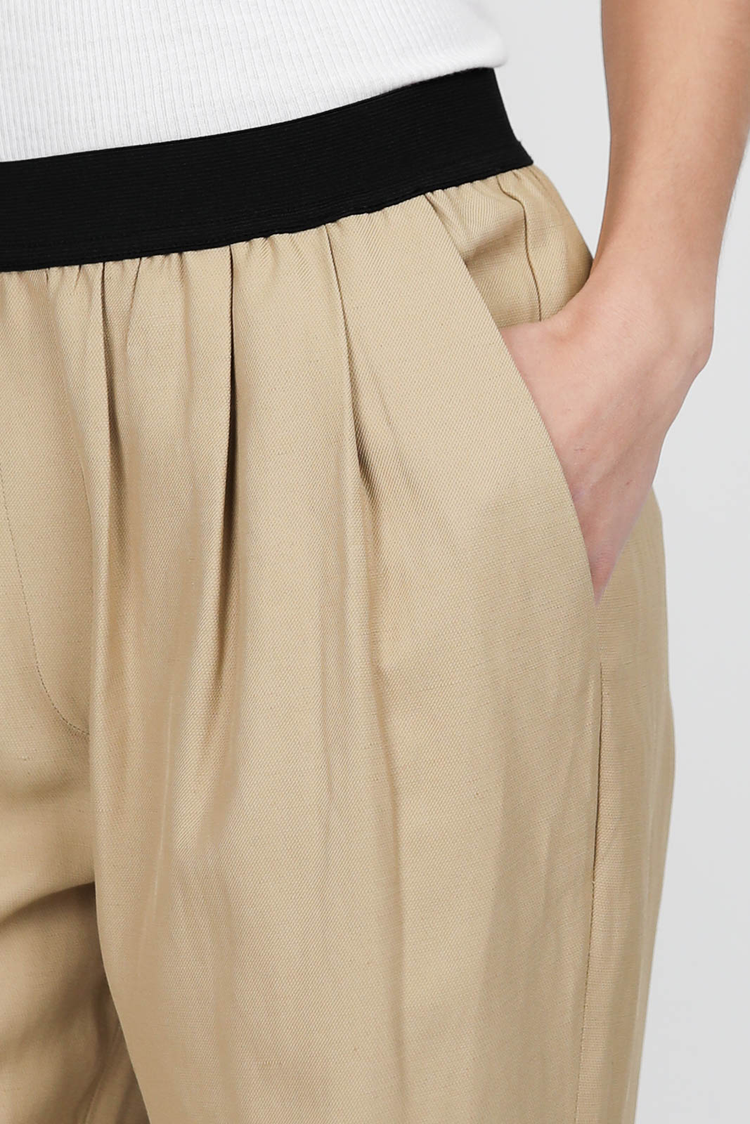 Takaroa trousers in Dune