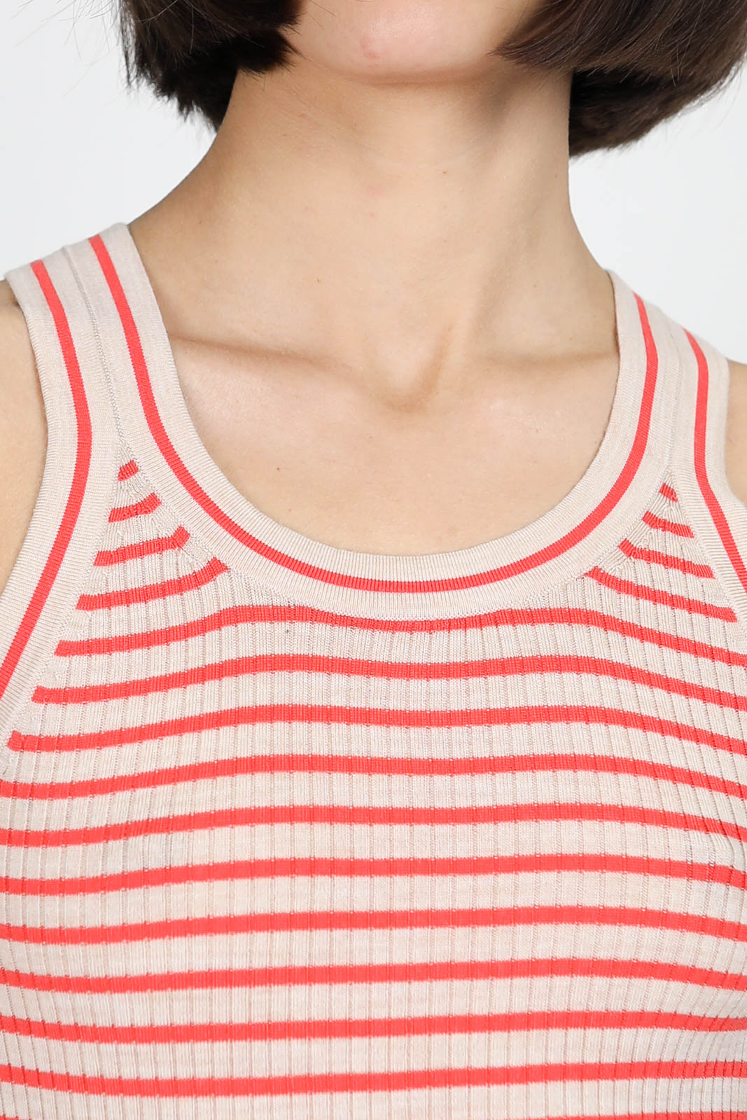 Wool tank top in Lacca