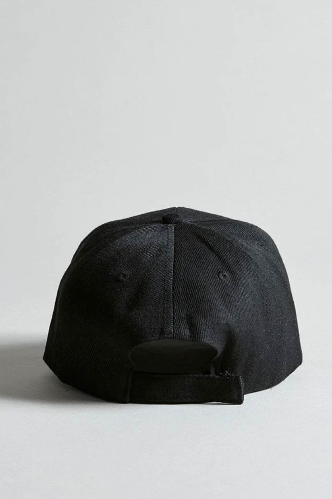 Baseball cap with logo in black