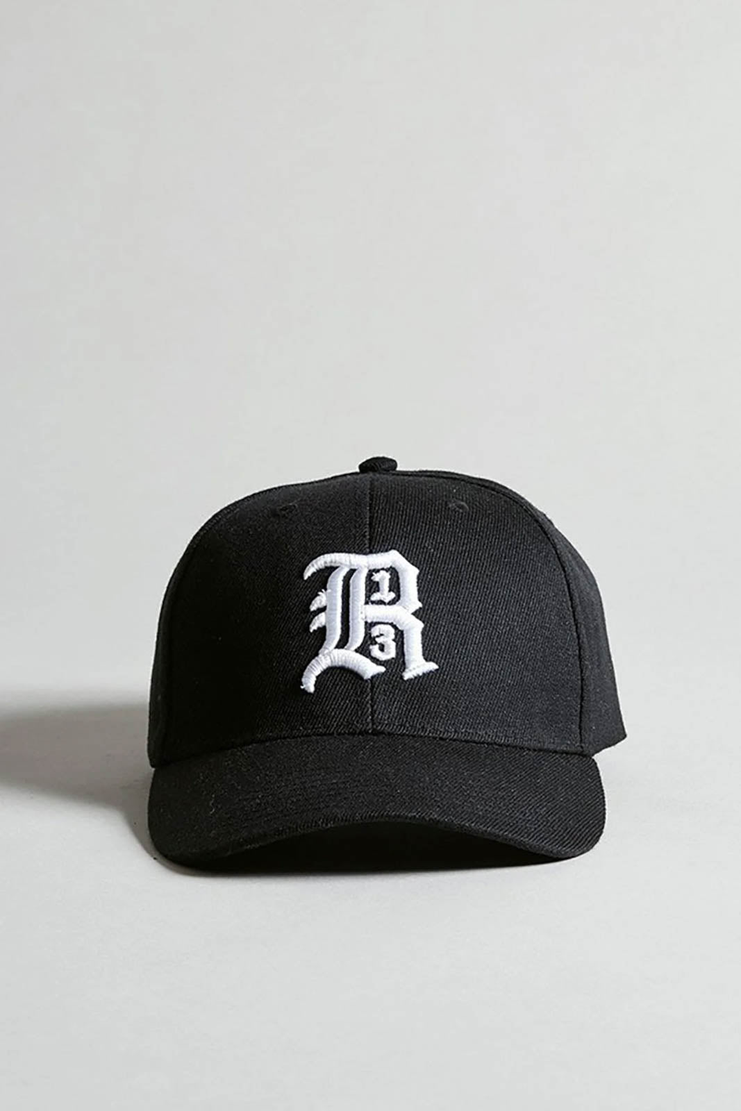 Baseball cap with logo in black