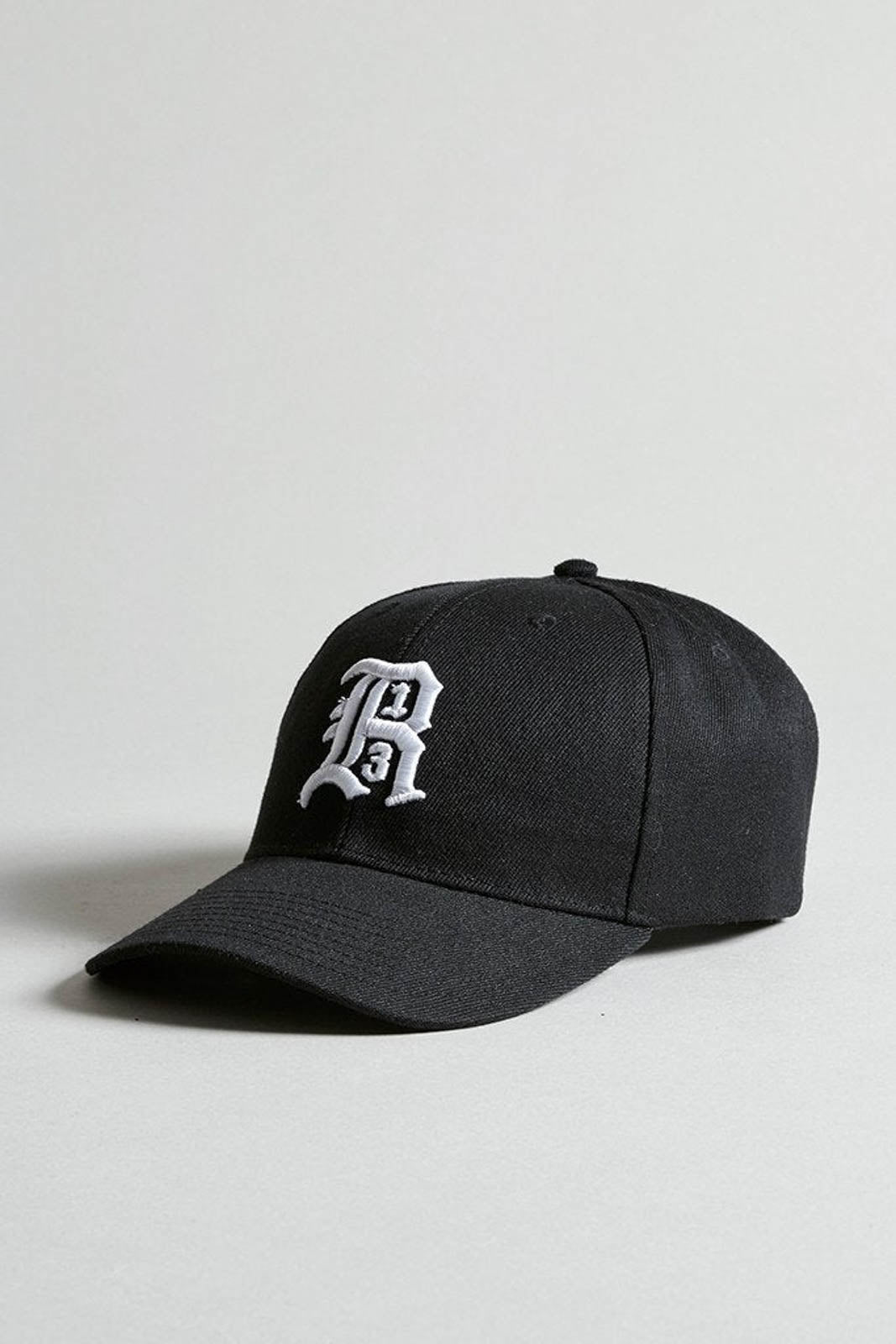 Baseball cap with logo in black