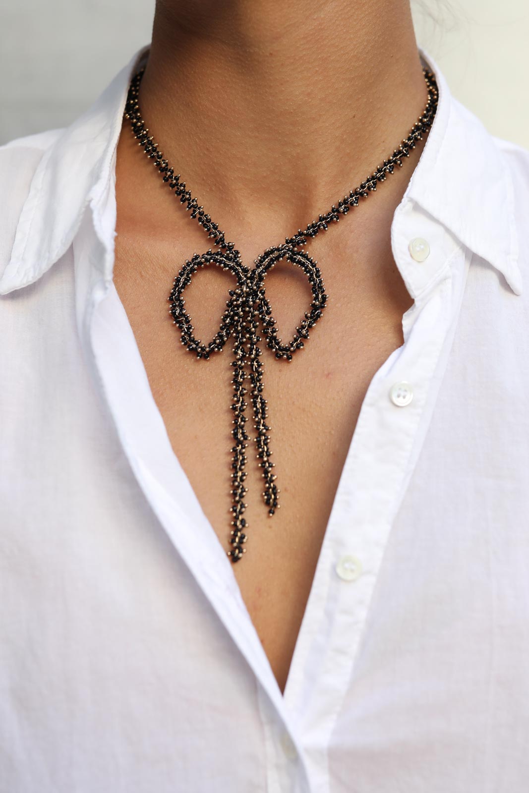 Bow necklace in black