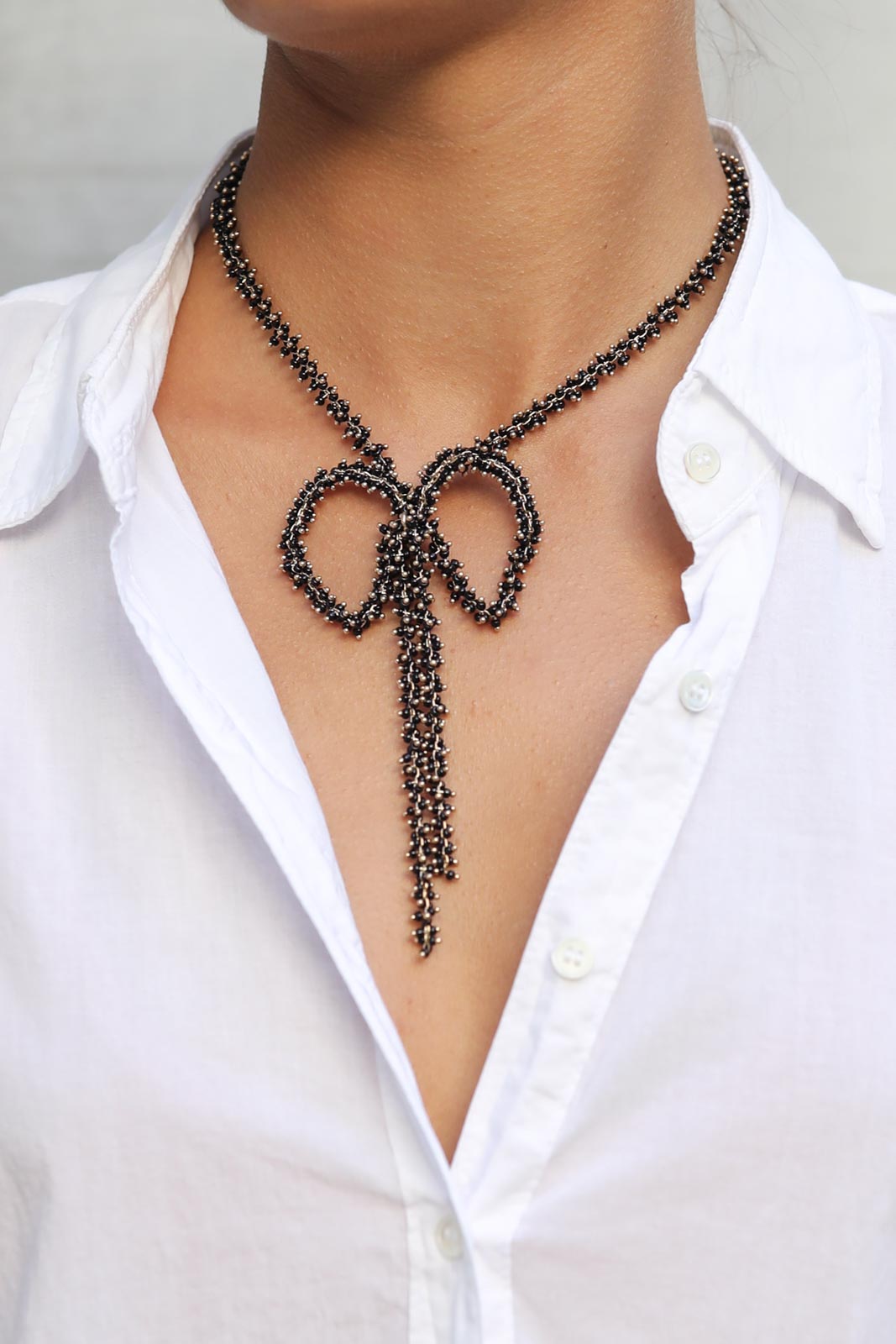 Bow necklace in black