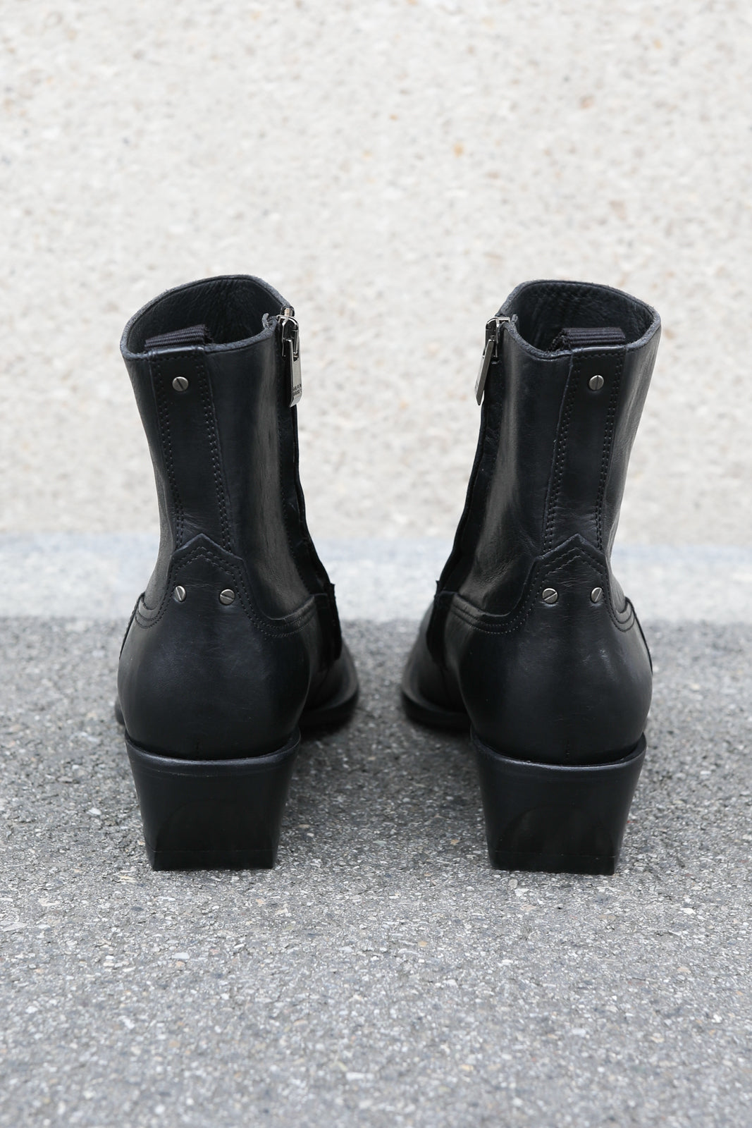 Debbie boots in black