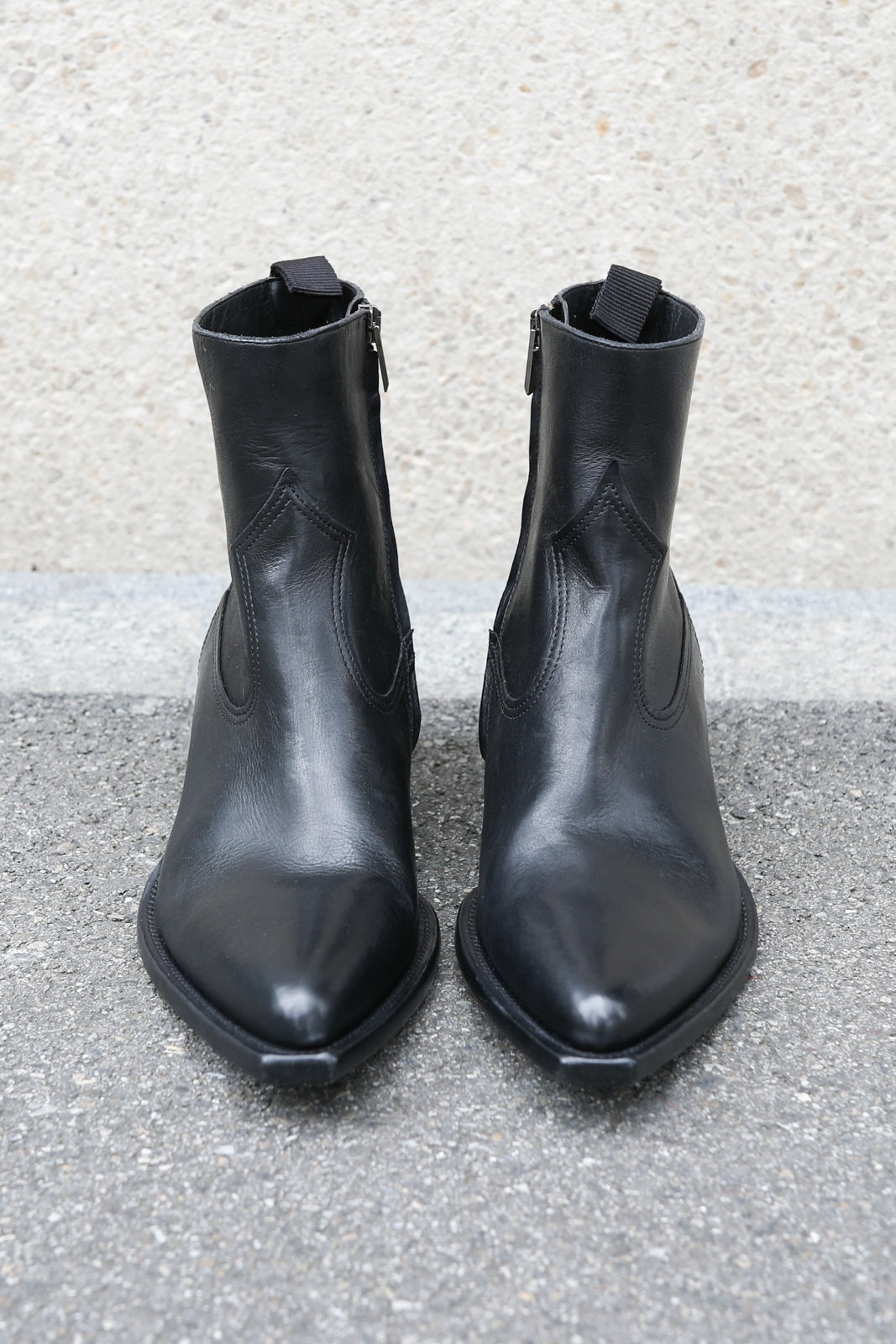 Debbie boots in black