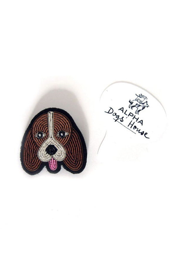 Beagle brooch in brown