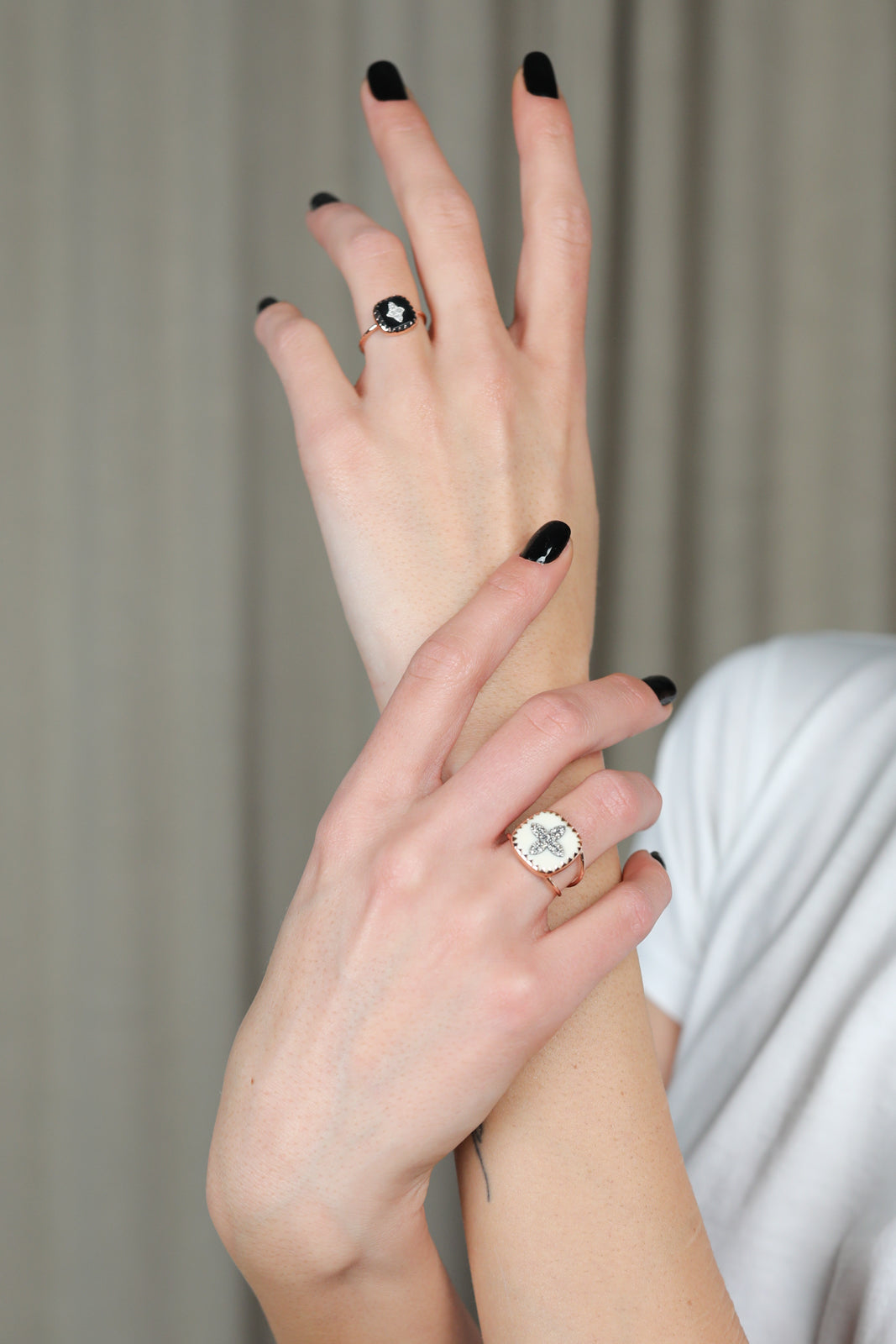 Pierrot ring in black