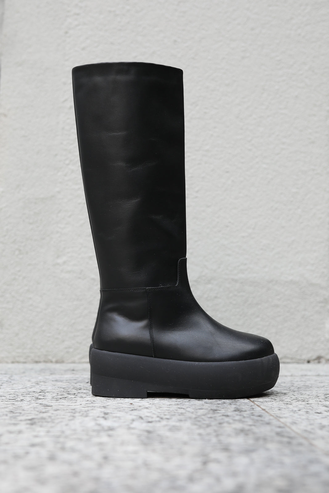 Gia 16 boots in black