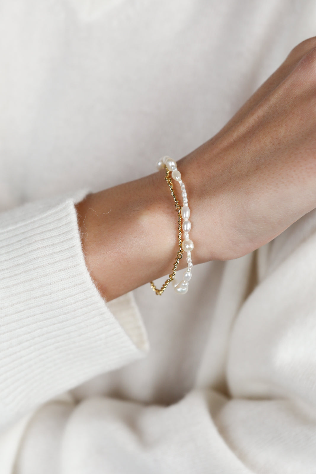 Sprezzatura bracelet with pearls in ecru