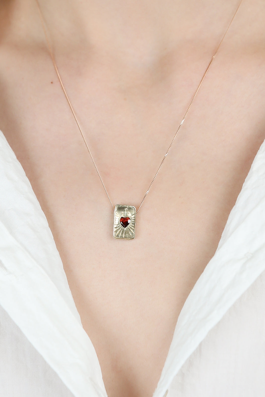 L'Amour necklace in Garnet