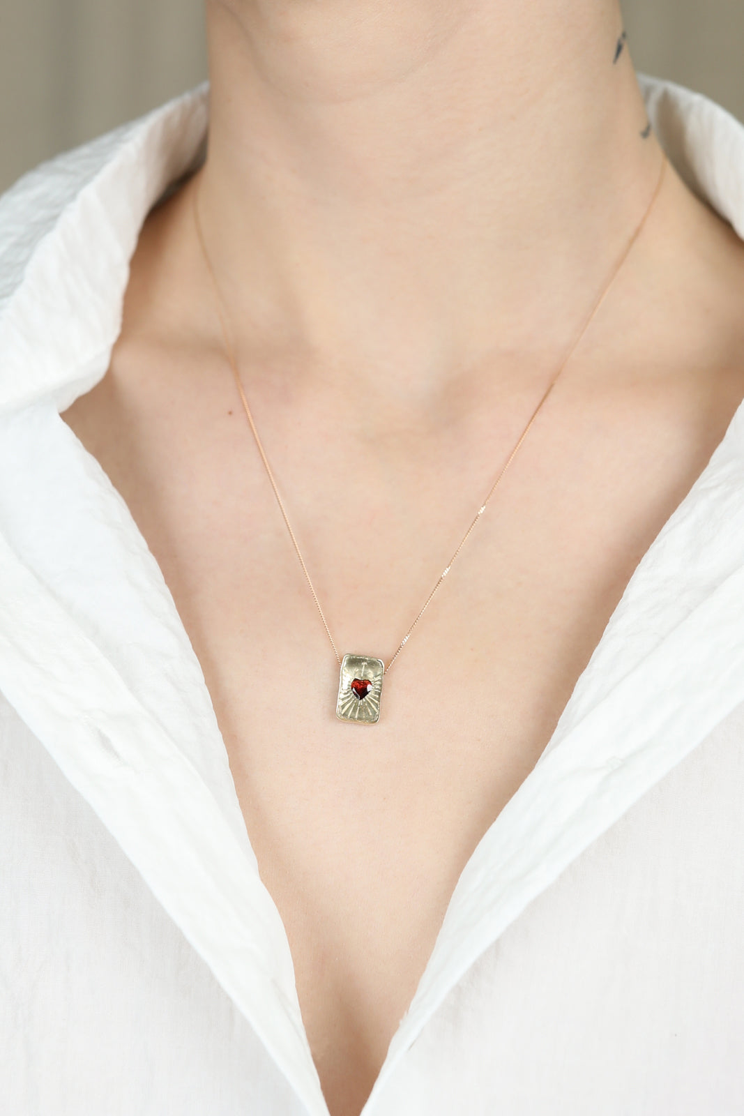 L'Amour necklace in Garnet