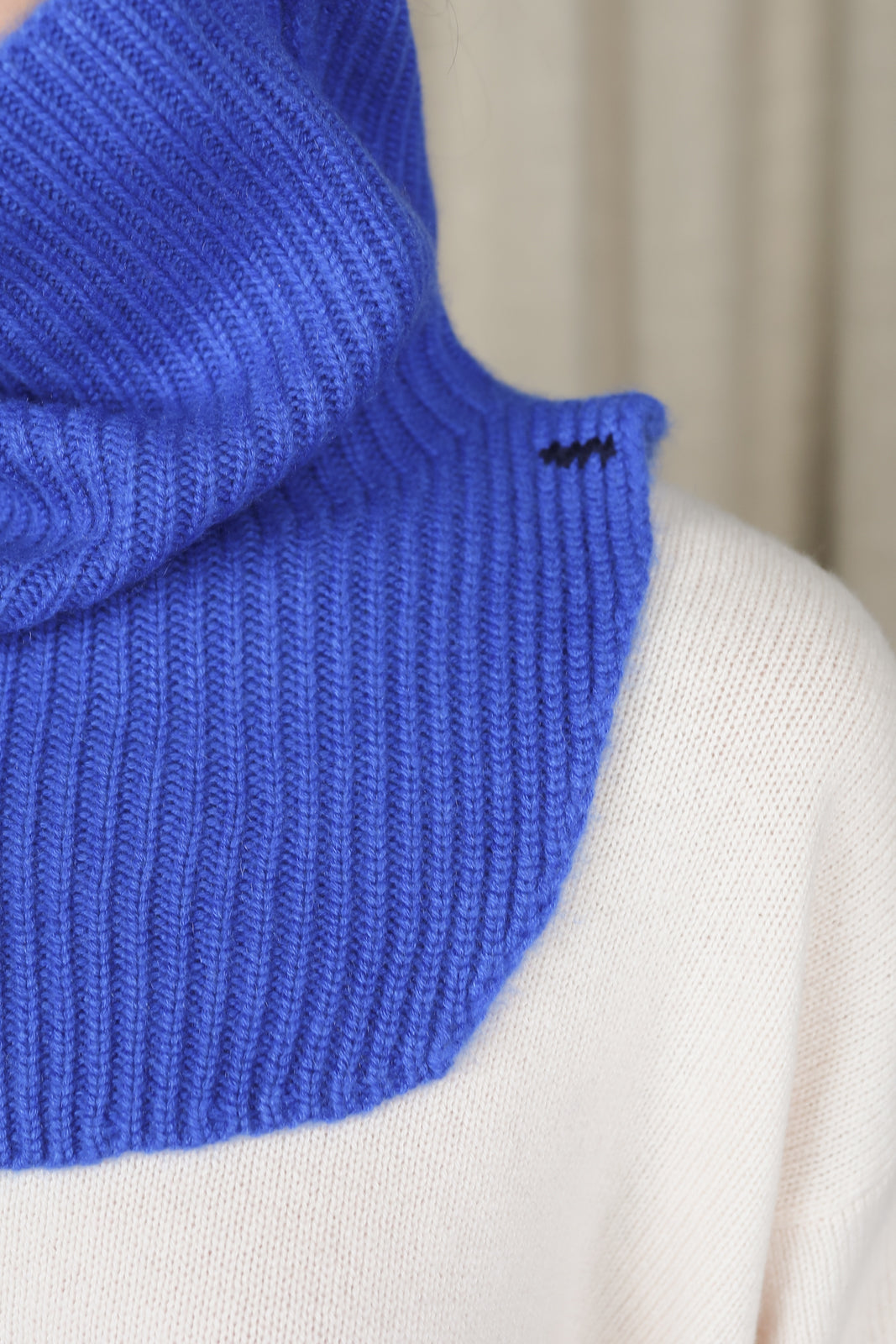 Scarf collar in blue