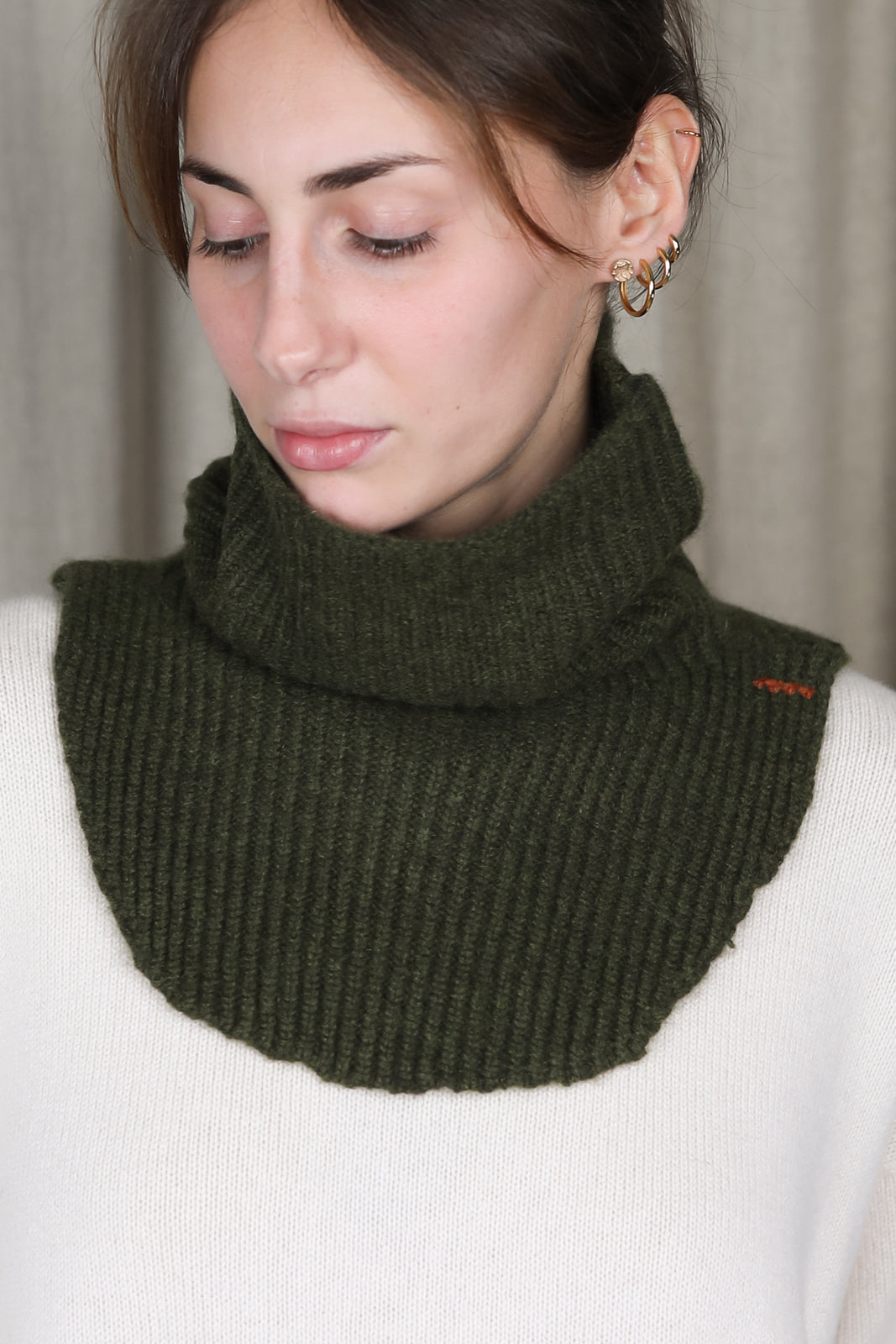 Scarf collar in khaki