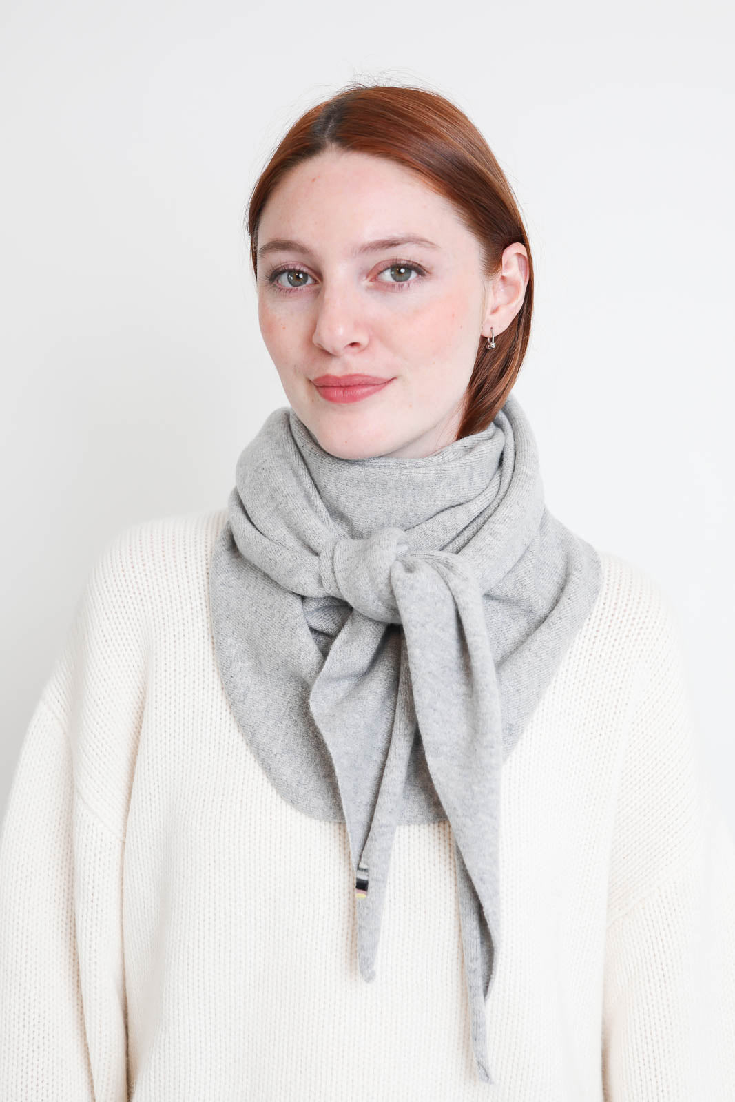 Extreme Cashmere, écharpe Witch en gris