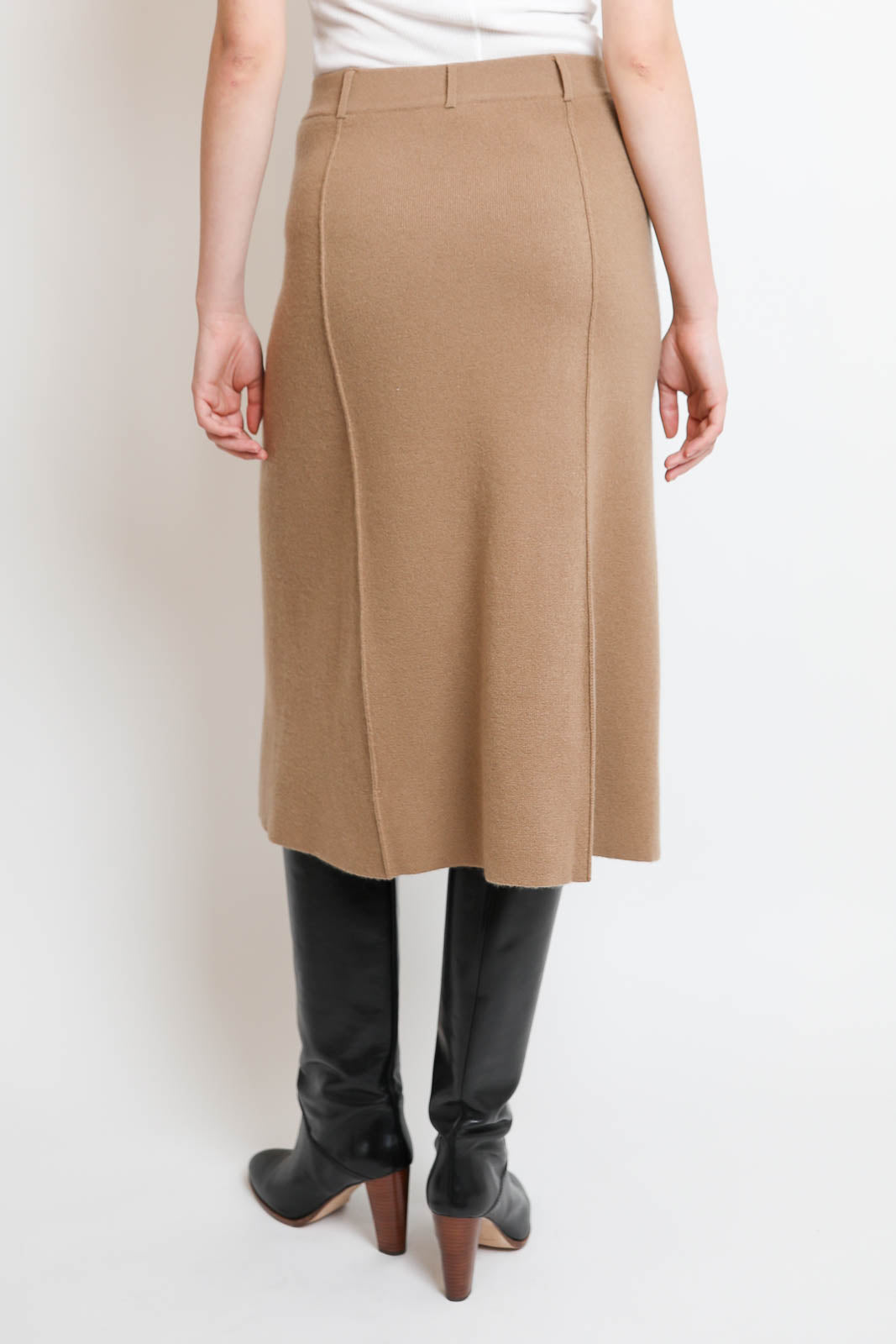 Lisa Yang, Jupe couleur caramel