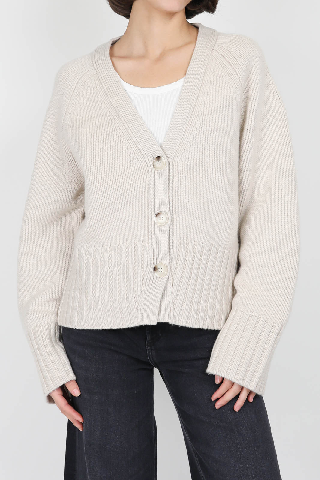 Cardigan V-Neck in Chalk