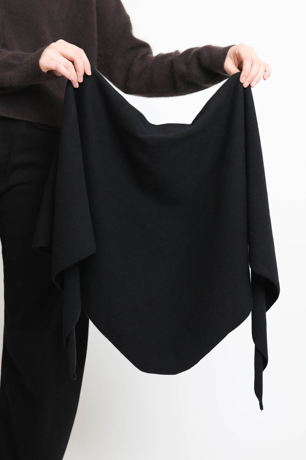 Extreme Cashmere, écharpe Witch in Raven