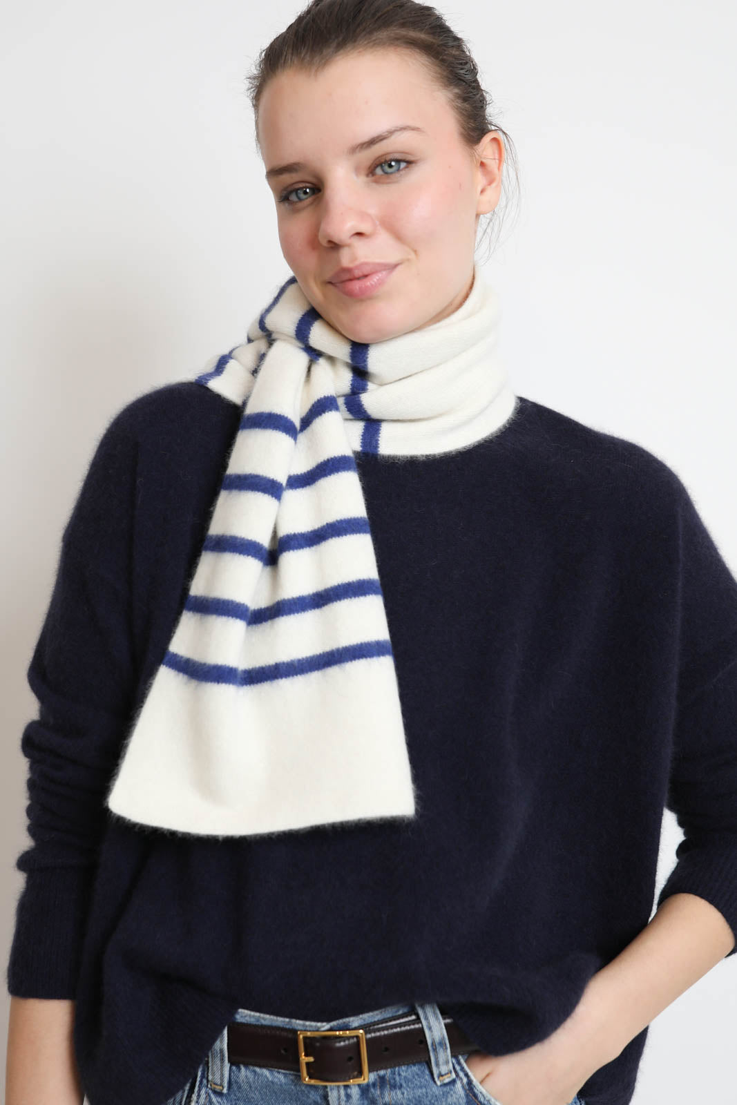 C. T. Plage, écharpe Stole in White x Blue