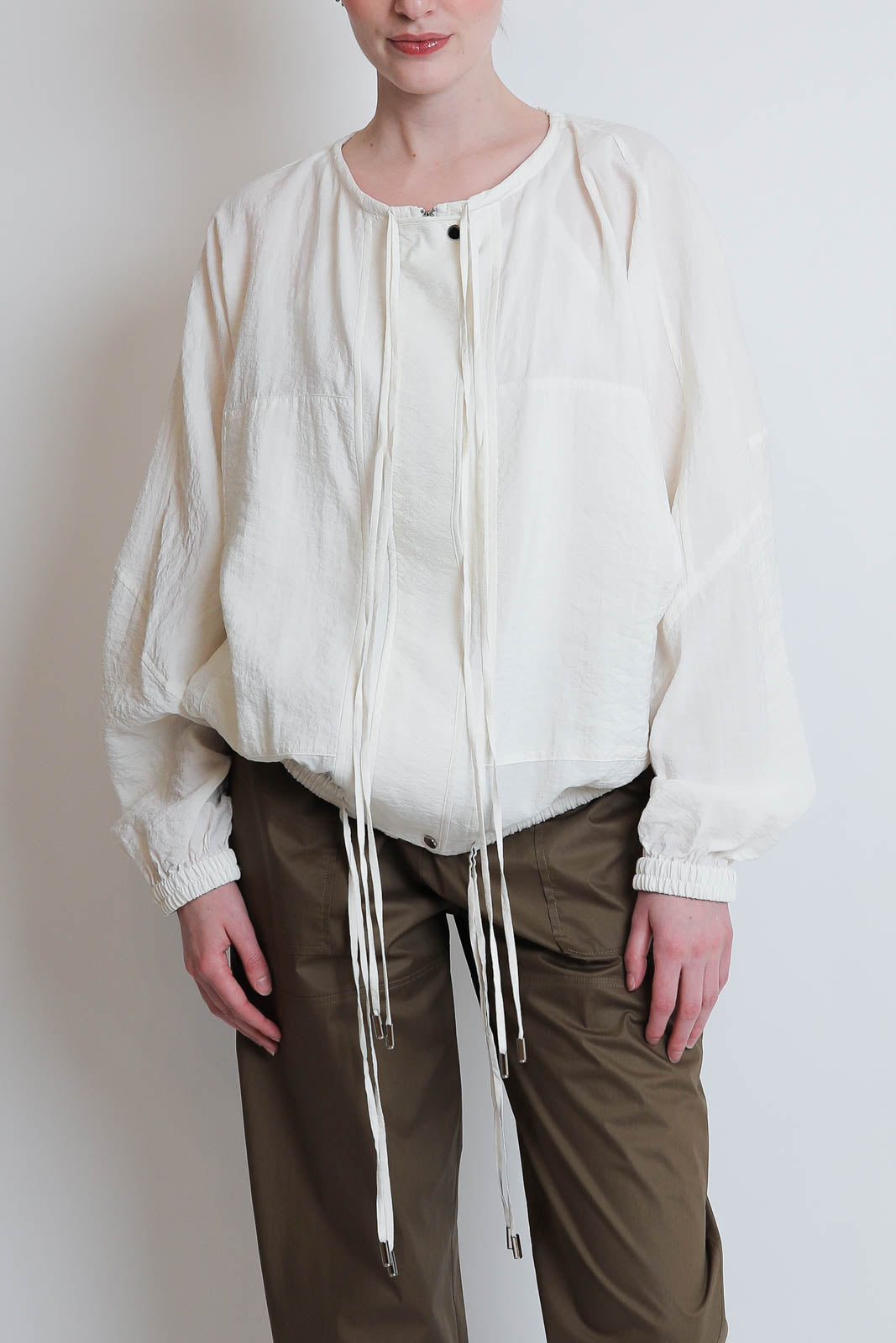 Lee Mathews, veste Alexia Bomber en couleur naturelle