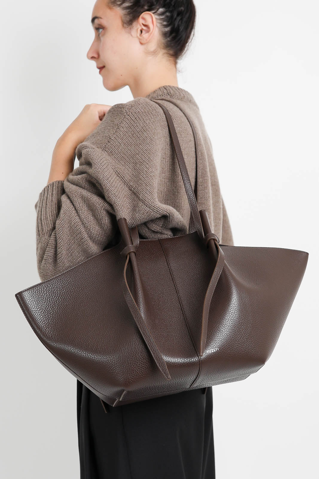 Yuzefi, sac Large Mochi à Espresso