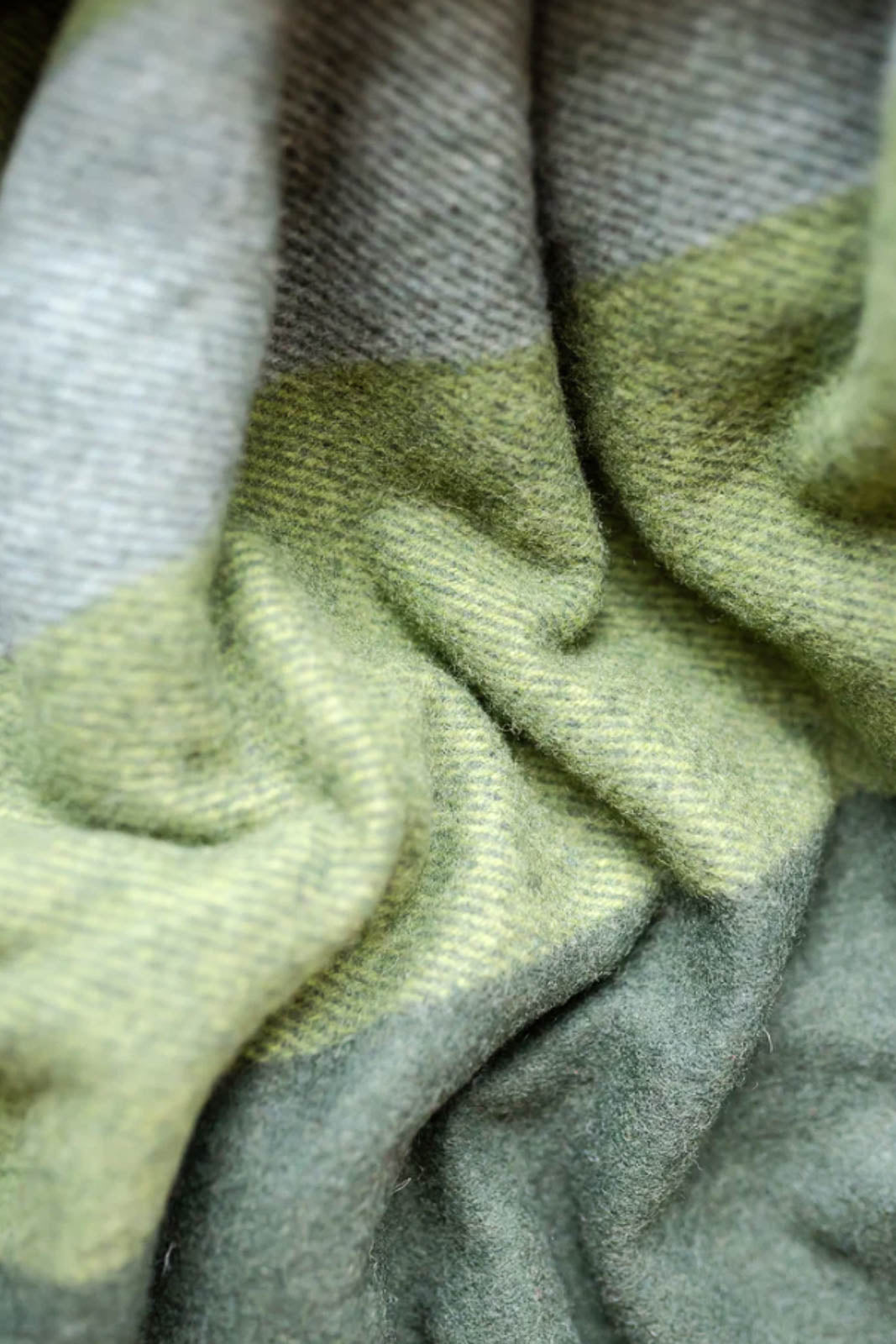 TBCo, Couverture Laine recyclée en Olive Oversized Patchwork Check