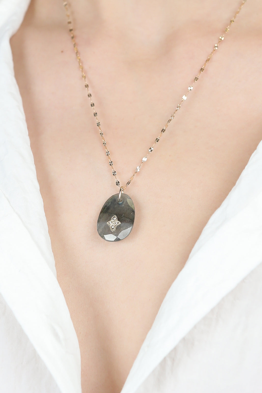 Collier Gaia n° 1 en labradorite